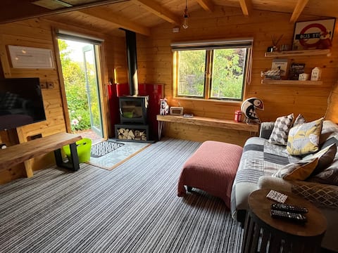 Popular Airbnb listing: Ruby’s Retreat Stylish Log Cabin-Hidden Garden in Isle Of Wight