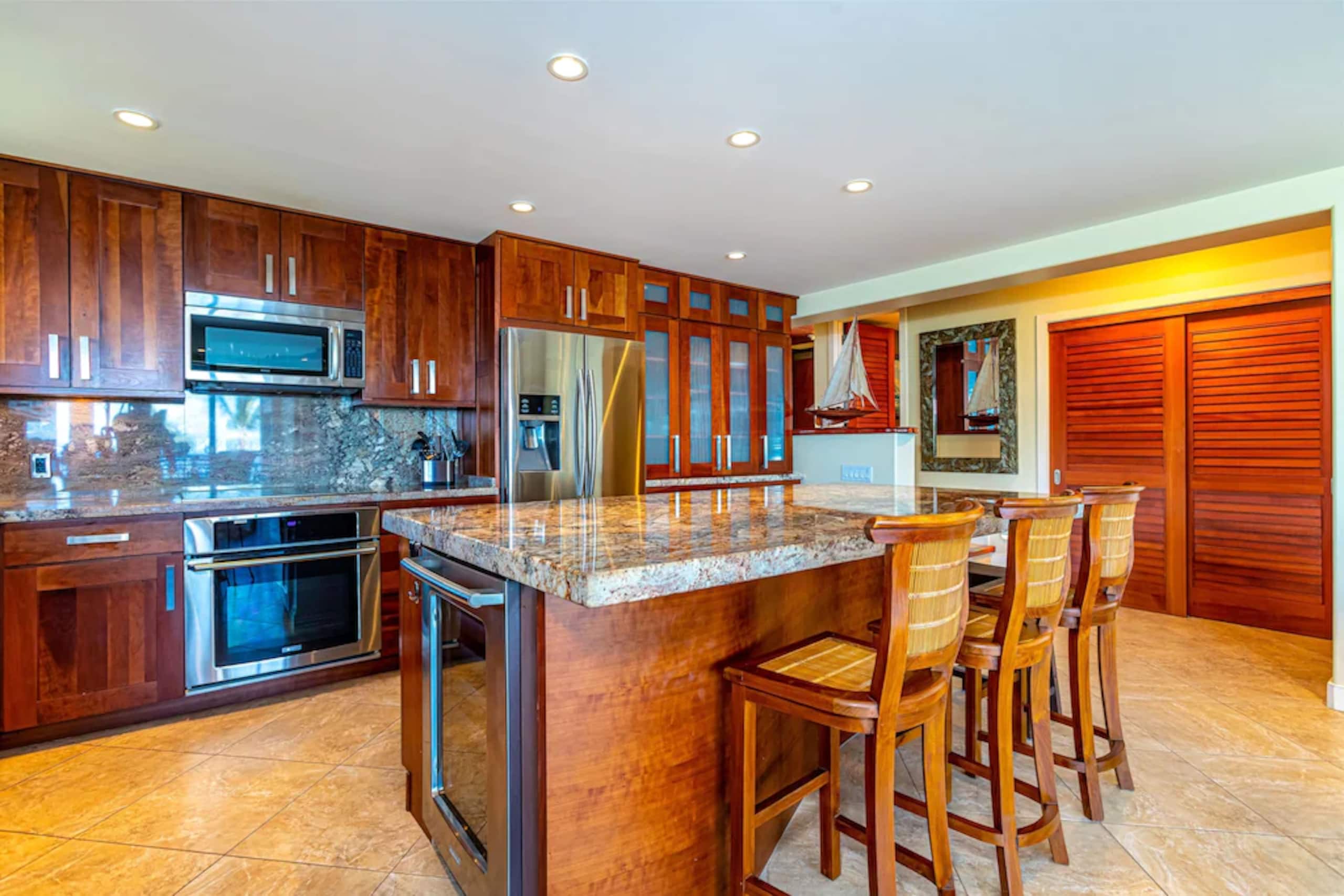 Fabulous Ocean Views- Luxury 2 Bed 2 Bath - Image 5