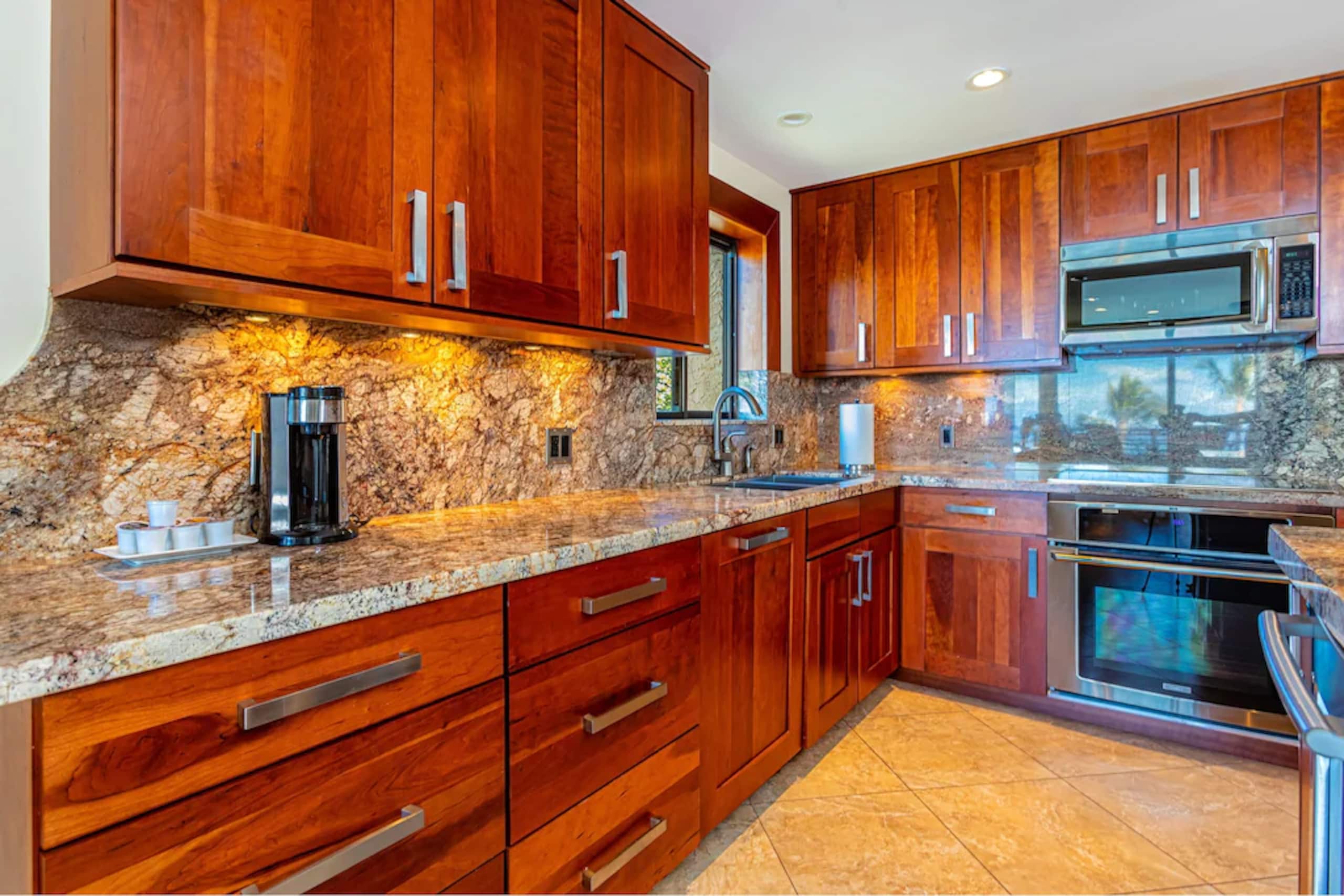 Fabulous Ocean Views- Luxury 2 Bed 2 Bath - Image 6