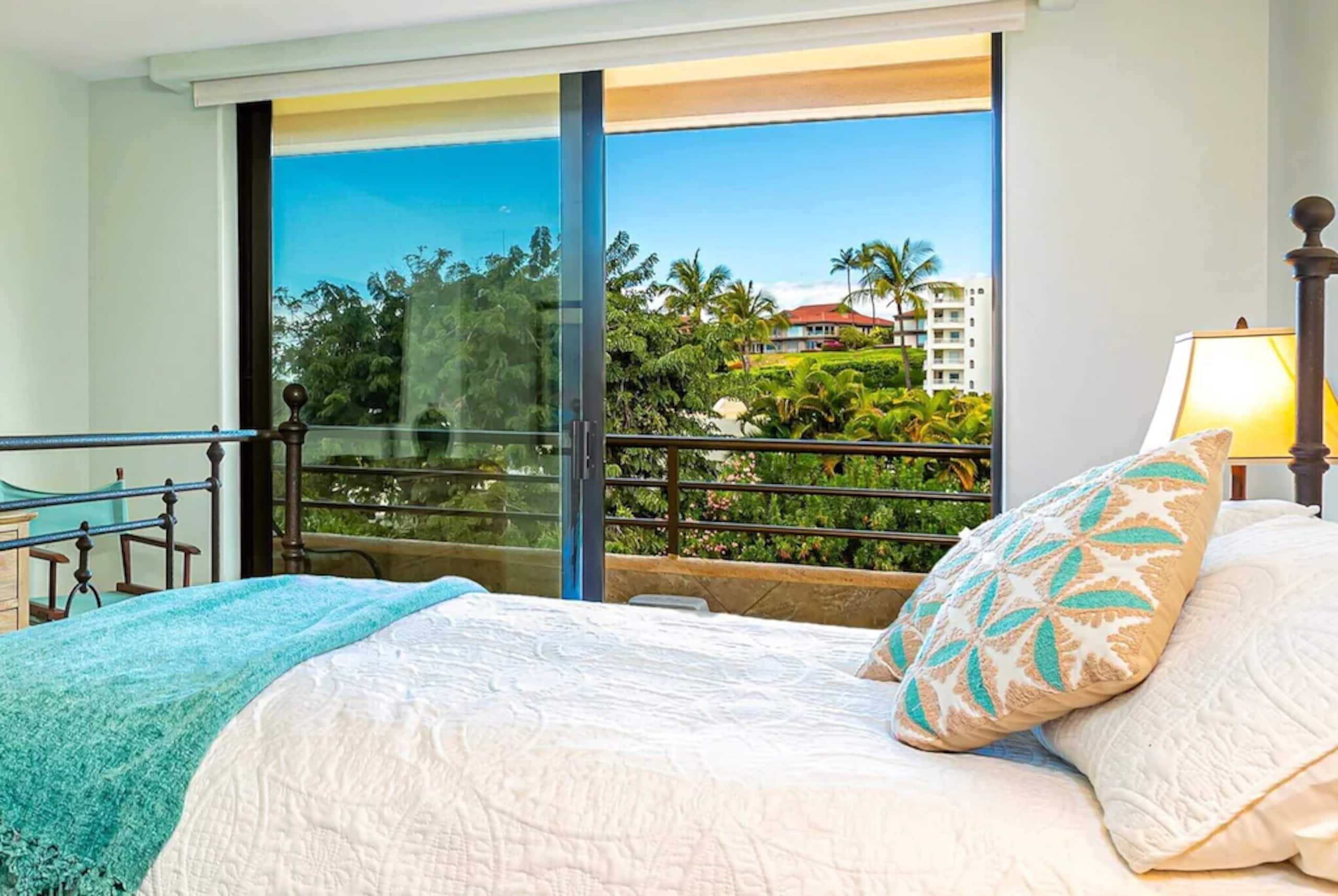 Fabulous Ocean Views- Luxury 2 Bed 2 Bath - Image 10