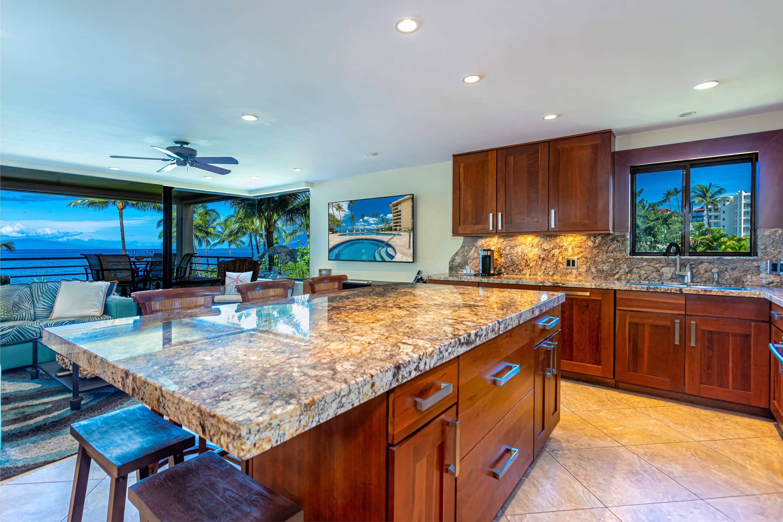 Fabulous Ocean Views- Luxury 2 Bed 2 Bath - Image 4