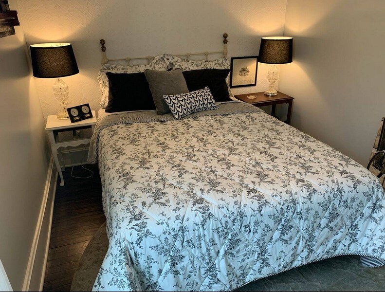 1. spavaća soba: The Old Fashioned
Bračni krevet (160x200), prvi kat (za pristup ovoj spavaćoj sobi nisu potrebne stepenice)