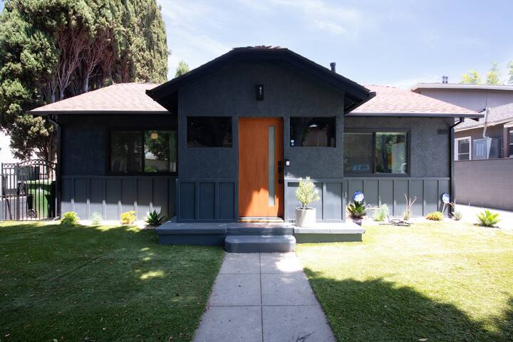 Spacious & Central Eagle Rock Home w/ Guesthouse gallery image 2