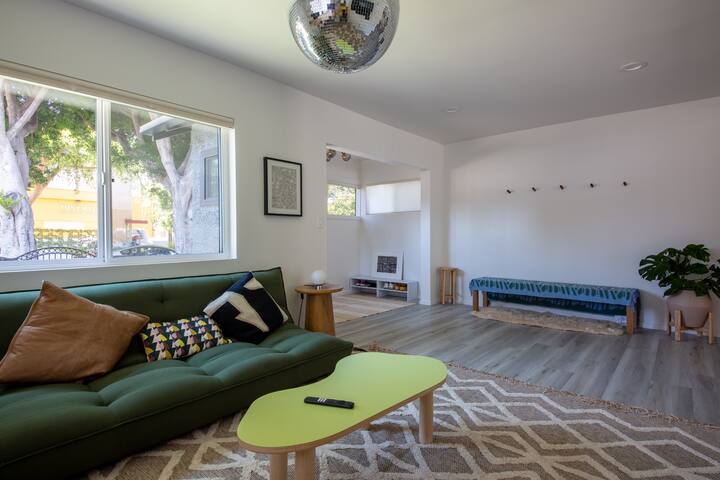 Spacious & Central Eagle Rock Home w/ Guesthouse gallery image 5
