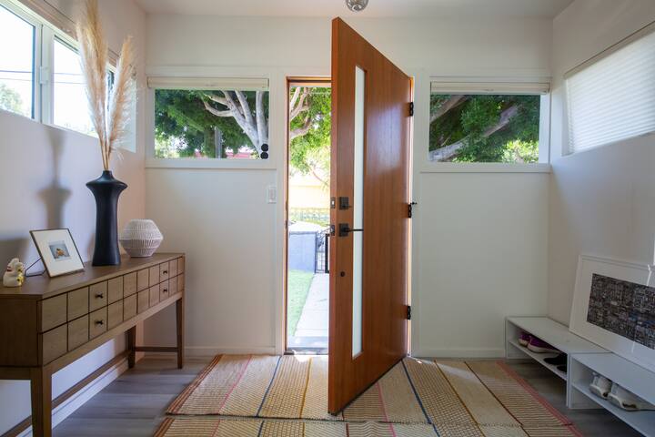 Spacious & Central Eagle Rock Home w/ Guesthouse gallery image 3