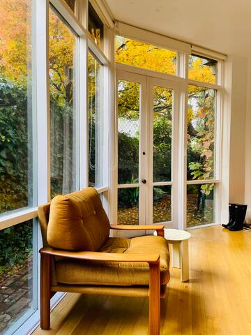 Peaceful bright House & Garden Fitzroy North 2 bed gallery image 2