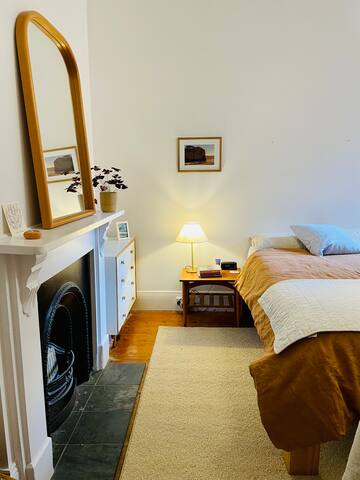 Peaceful bright House & Garden Fitzroy North 2 bed gallery image 3