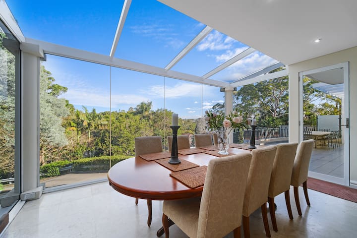 Grand family entertainer apartment 6km Manly Beach