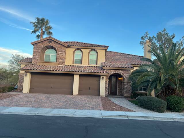 Las Vegas Getaway, 5-bd, 4-br, Pool gallery image 4