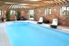 The+Stables+Cottage%2C+hot+tub+%26indoor+swimming+pool