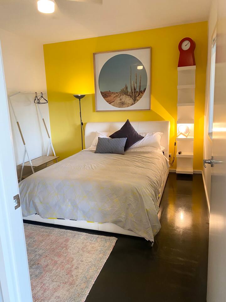 Bedroom 3 (Queen Bed)