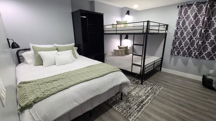 Двуетажна стая и гардероб Нарния