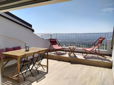 Splendid attic with sea view terrace.