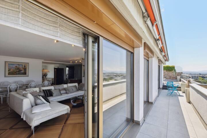 Unique Penthouse – Amazing Views gallery image 3