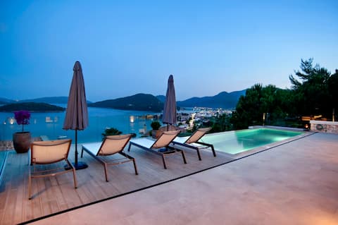 Villa Haris with Sea Views and Private Pool