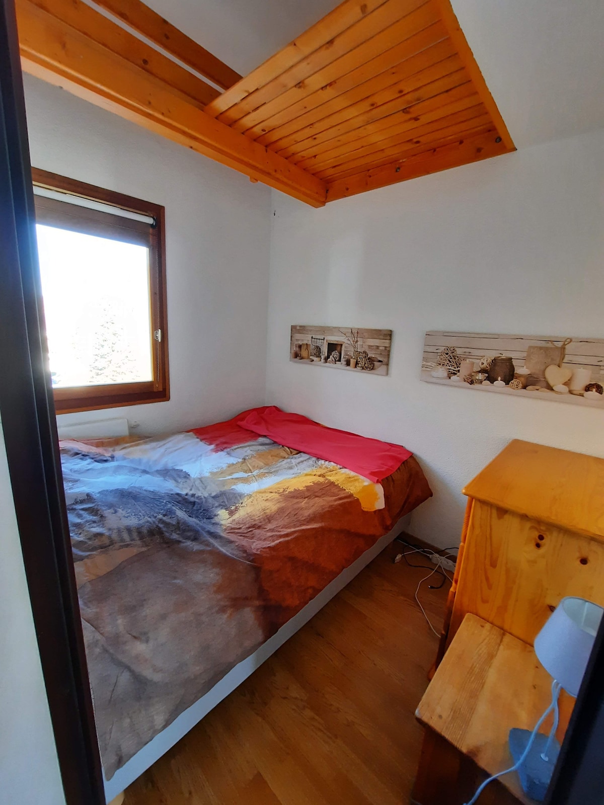 Habitación principal 1 cama de 2 plazas + 1 cómoda con cajones