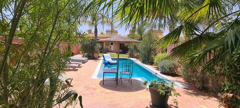 Villa with private pool, not overlooked, 5 people