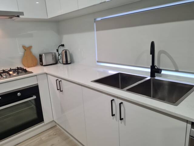 2 Houses Retreat (10 & 12) gallery image 4