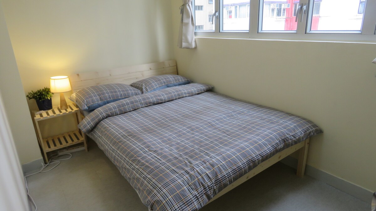 BR 2 מיטה זוגית גדולה
臥室2 大雙人床
