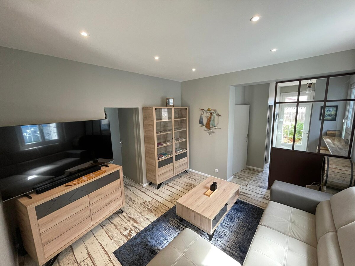 Successful Airbnb property: Beautiful house 300 m beach facing forest 8 pers in Saint Hilaire De Riez