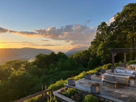 Magical Hudson Valley Retreat with pool