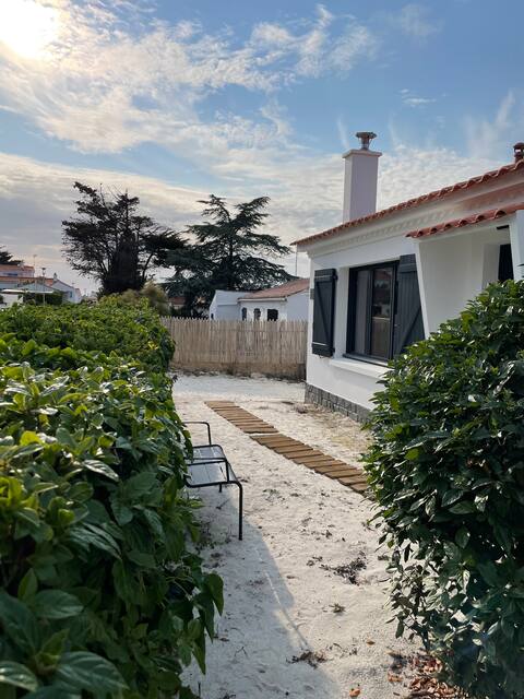 Maison à la Gueriniere 100 meters from the beach
