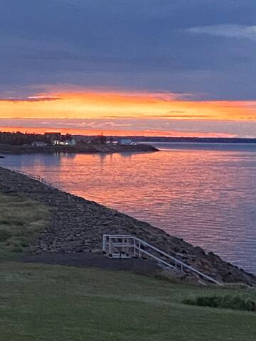 Ocean Oasis 4BR House*Long-Term Stays Welcome gallery image 4