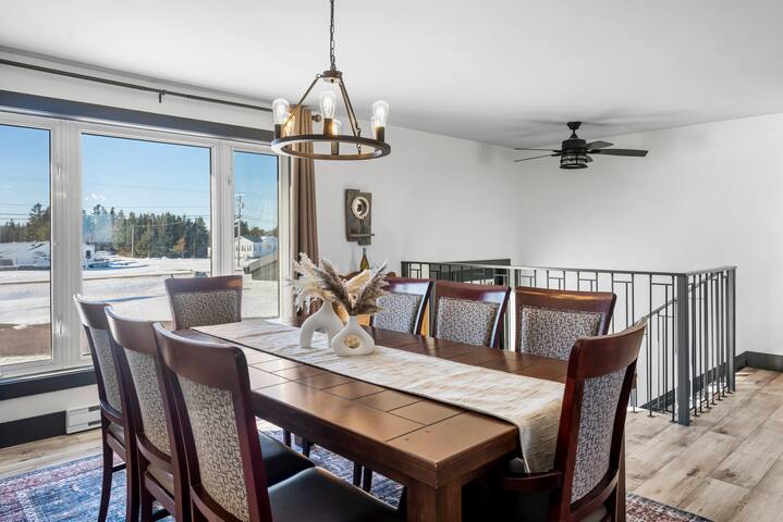 Ocean Oasis 4BR House*Long-Term Stays Welcome gallery image 3