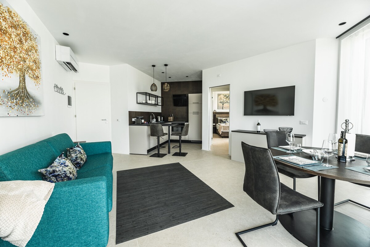 Popular Airbnb listing: Privilegium Girasole & B , Private SPA & Lake View in Lazise