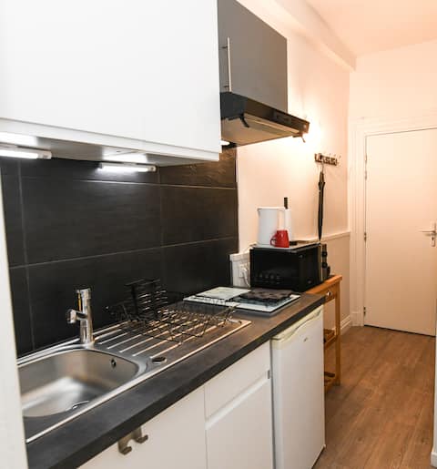Popular Airbnb listing: La Terrasse de Dupuy, air-conditioned apartment in Bonhoure / Guilheméry / Château De L'hers / Limayrac / Côte Pavée