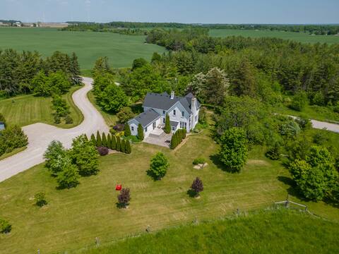 The Hungry Hollow Farmhouse