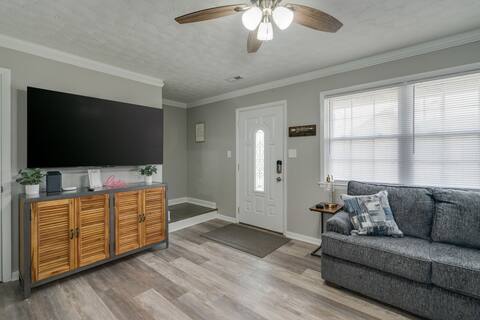 Spacious 4BR, 2.5BA – Prime Shipyard Location!