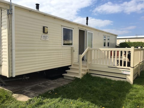 8 Berth static caravan in Rhyl lyons robin hood