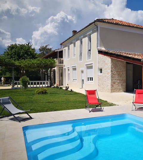 Beautiful Neracaise home – pool – 18 beds