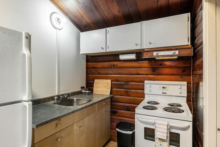 Vancouver Island Lake Cabin #7 - Nanaimo