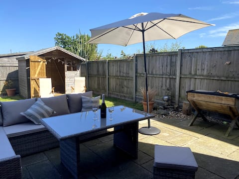 Top performing Airbnb: Stylish contemporary seaside home, sea view and EV in Herne Bay