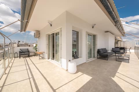 Top performing Airbnb: Del Sol Suite (6) in ΠΛΑΤΕΙΑ ΒΙΚΤΩΡΙΑΣ