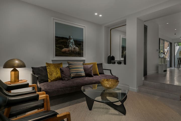 Sandstone Stanley – Stunning Inner City Home