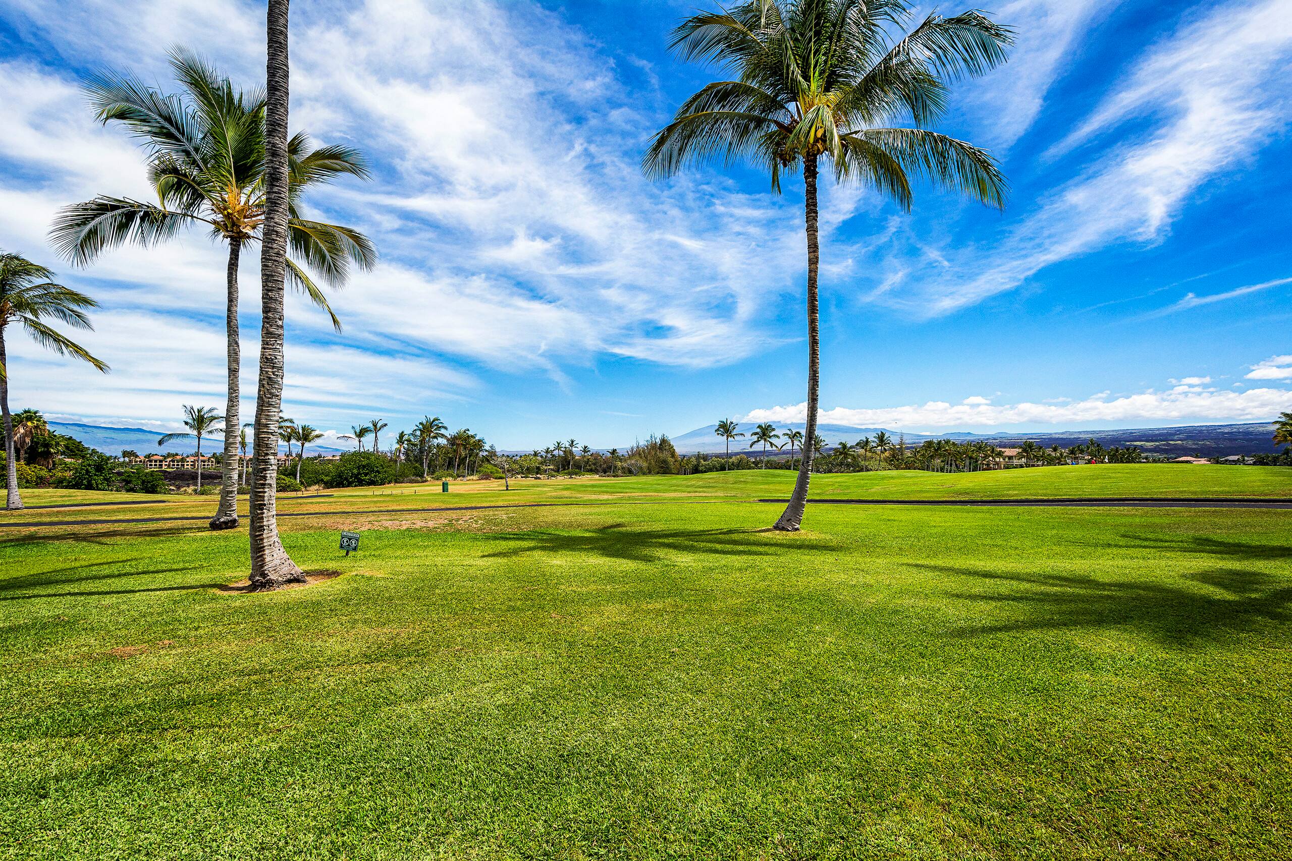 Walk to Beach, Golf, Shopping and Restaurants! - Image 25