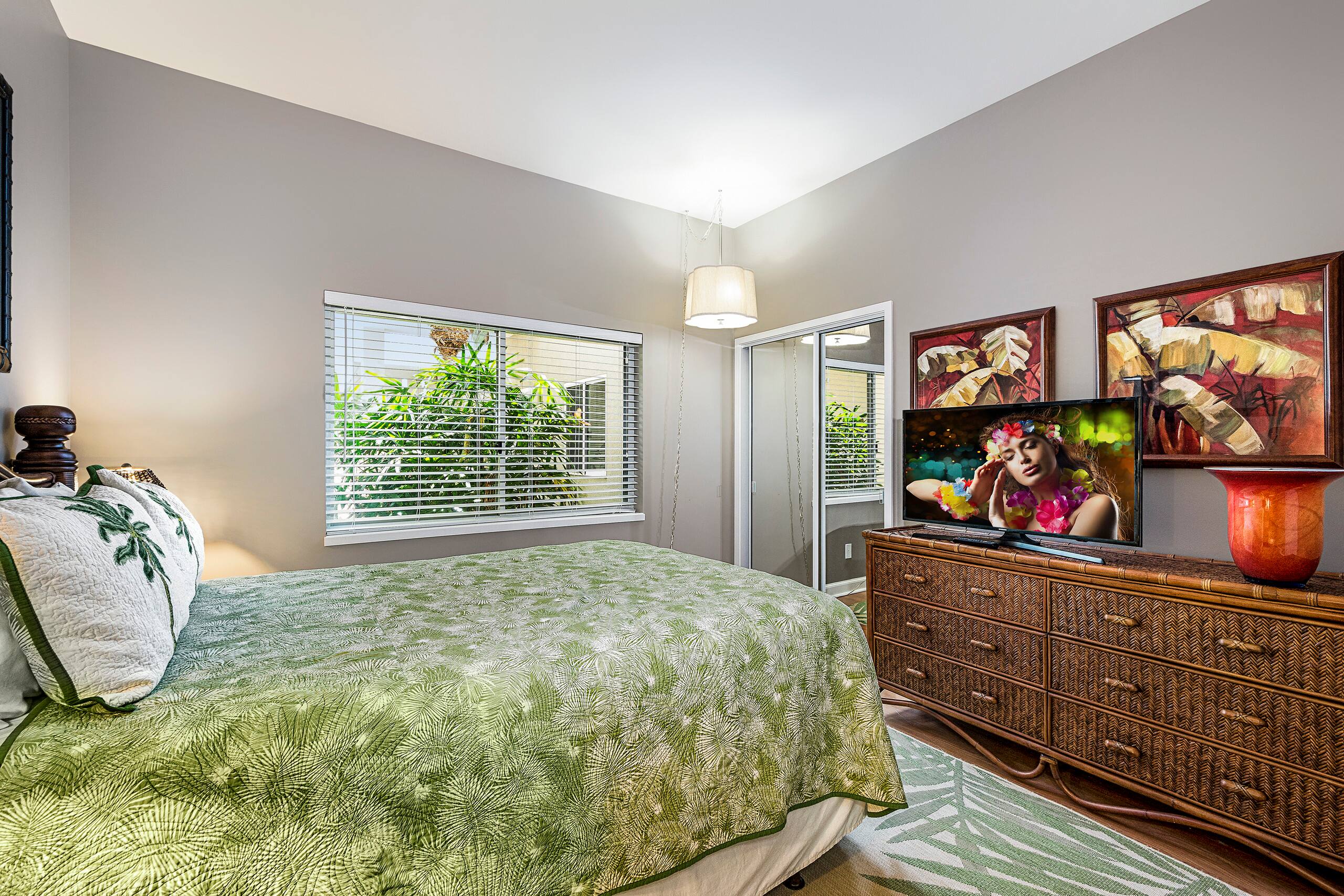 Walk to Beach, Golf, Shopping and Restaurants! - Image 16
