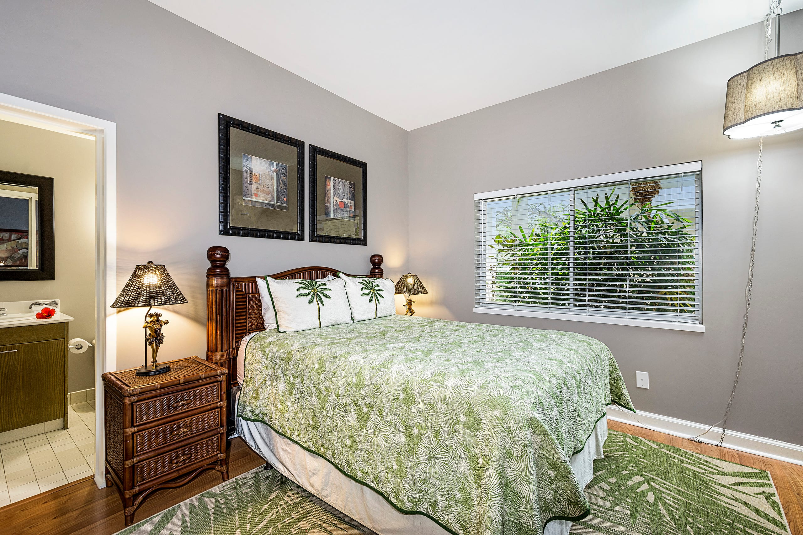 Walk to Beach, Golf, Shopping and Restaurants! - Image 17