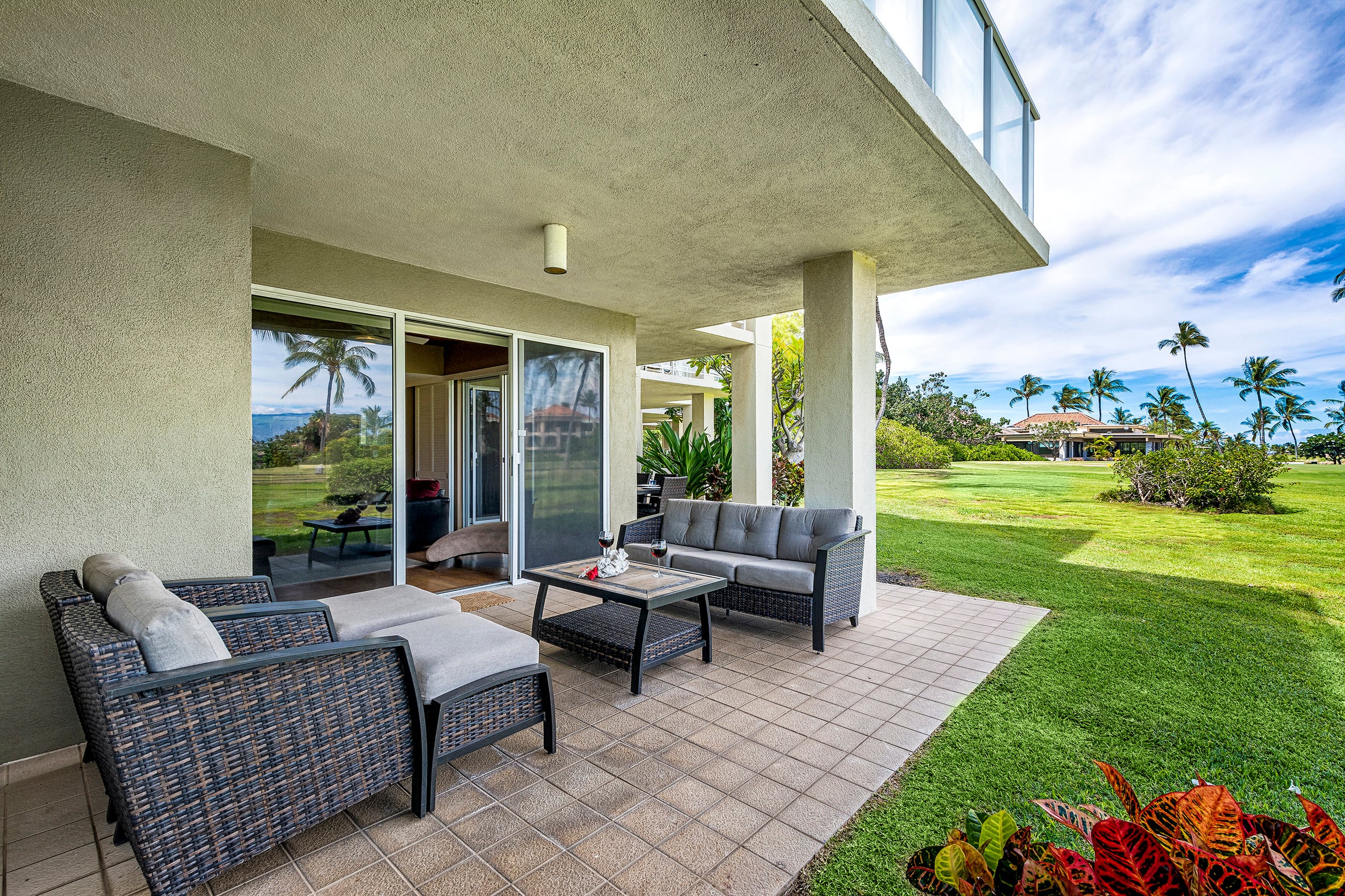 Walk to Beach, Golf, Shopping and Restaurants! - Image 2