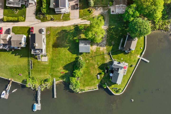 Salt Pond Sunrise View & 5 min to beach, sleeps 7 gallery image 5