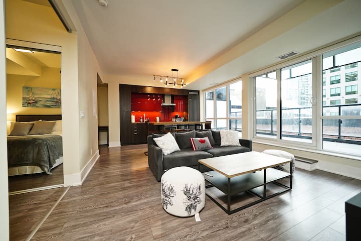 RivetStays – Superior 2-BDR by CN Tower!