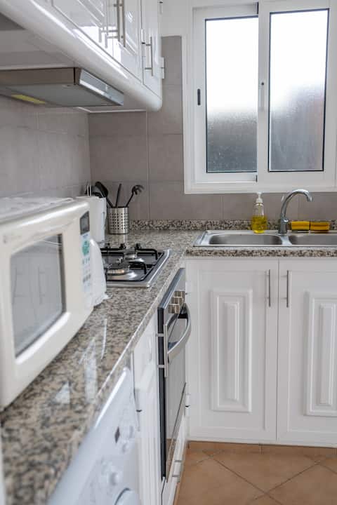 Top performing Airbnb: 1BR Apartment with Private Terrace & Kitchen in Santo António
