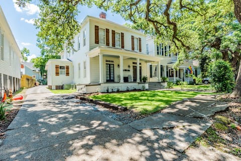 Dreamy Home-3 UNITS; Walk to Mardi Gras; Weddings