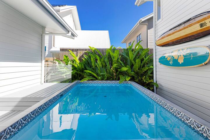 *Special* Luxe Funpacked Hampton House in Marcoola gallery image 2