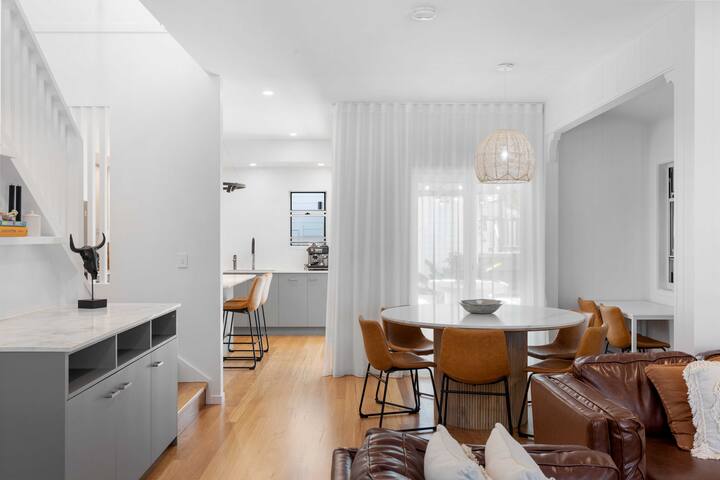 *Special* Luxe Funpacked Hampton House in Marcoola gallery image 5