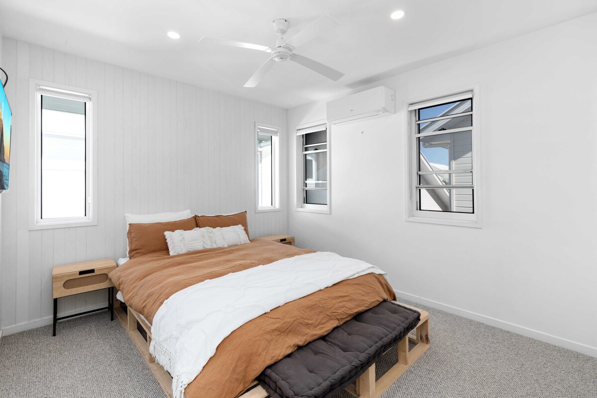 Стан - главна спална соба, спална соба 6 (на план на подот)

Спиење за 2 лица
(брачен кревет (широк 180-220 см