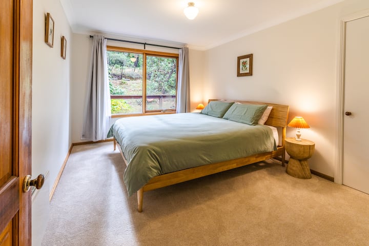 Colchones King súper cómodos de AH Beard en las 3 camas + sábanas de algodón, mini jumbuck doonas y mantas eléctricas